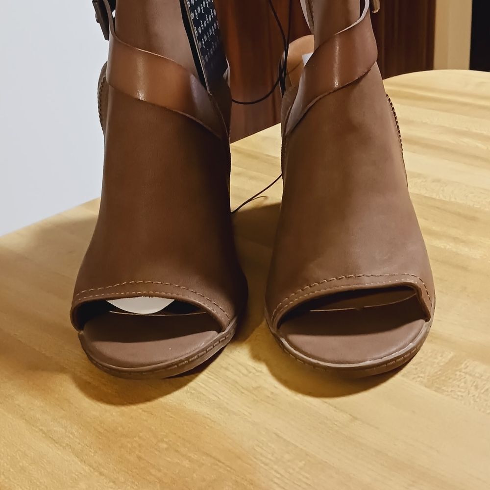 Dolce Vita Open Toe Stack Heel Ankle Boots Tan NWT Women's 11